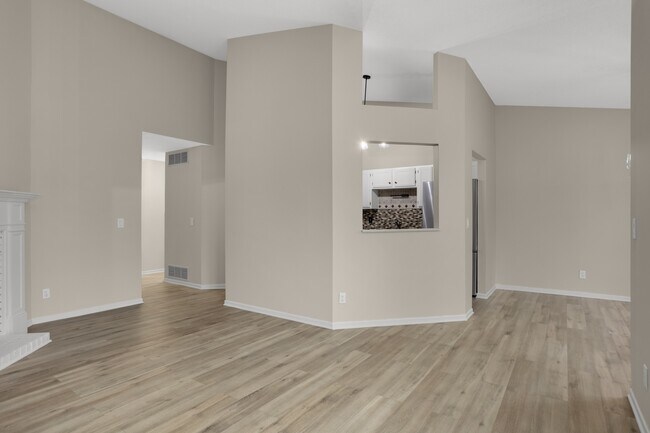 Foto del edificio - 3584 Blue Jay Way
