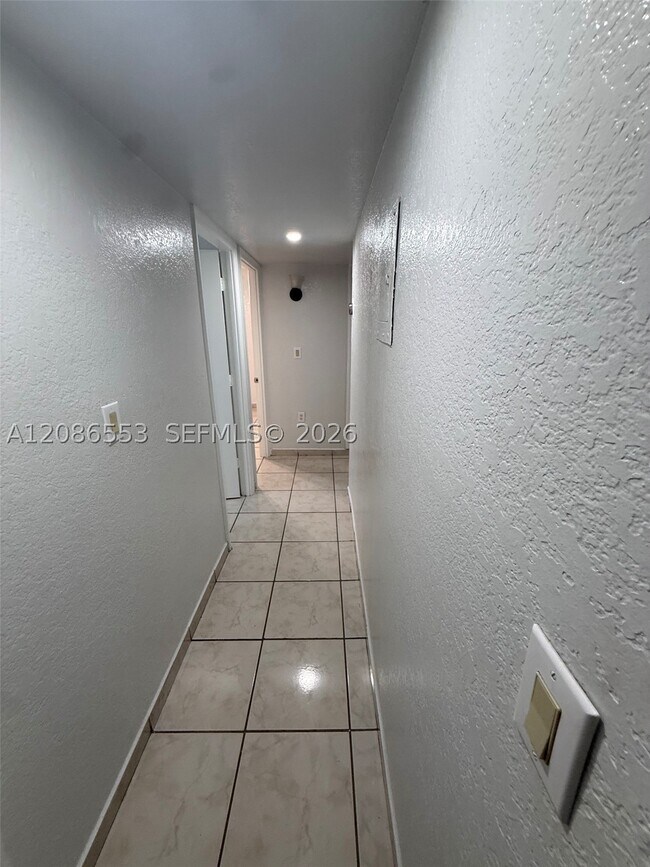Foto del edificio - 606 W 81st St