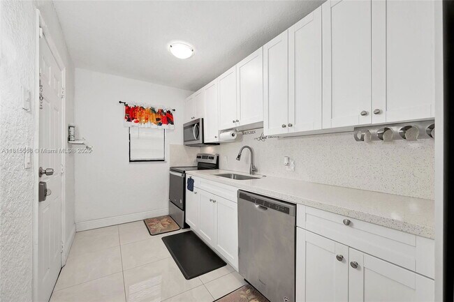 Foto del edificio - 2420 NW 22nd Rd