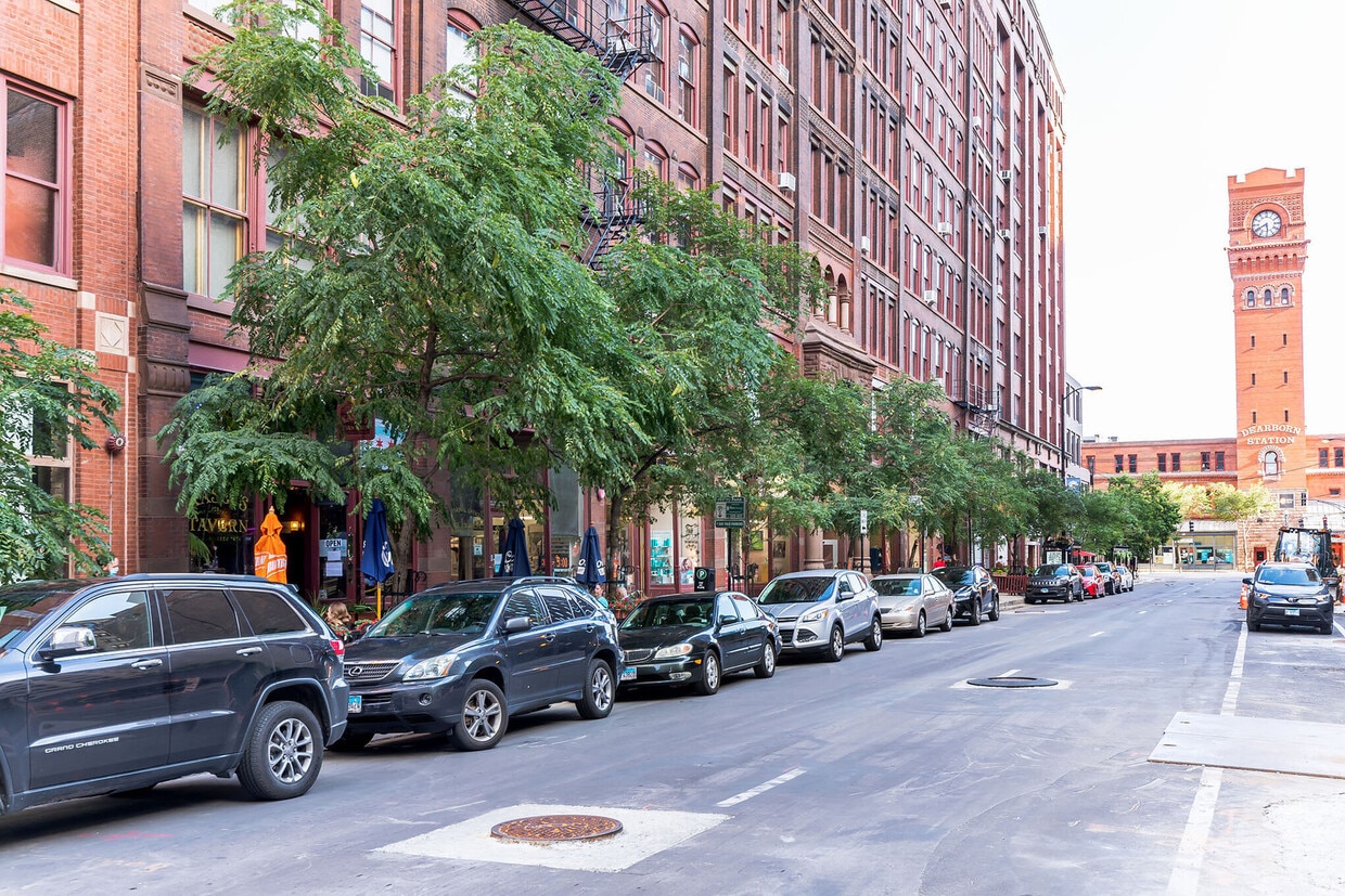 Foto principal - 711 S Dearborn St