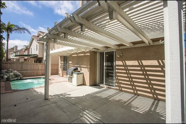 Building Photo - 5 br, 3 bath House - 16 Calypso St