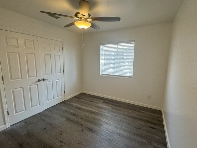 Foto del edificio - 1449 E Taylor St