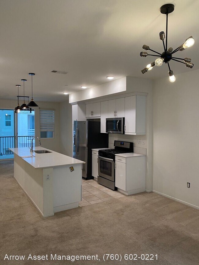 Building Photo - 4 br, 3.5 bath House - 1271 Calle Seabass #35