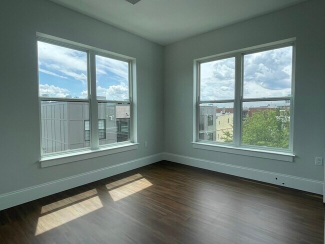 Building Photo - 205 Maverick St