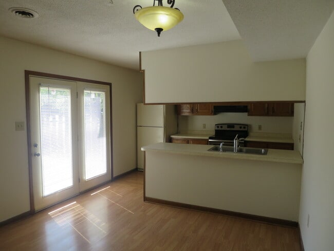 Building Photo - Eagle Brook