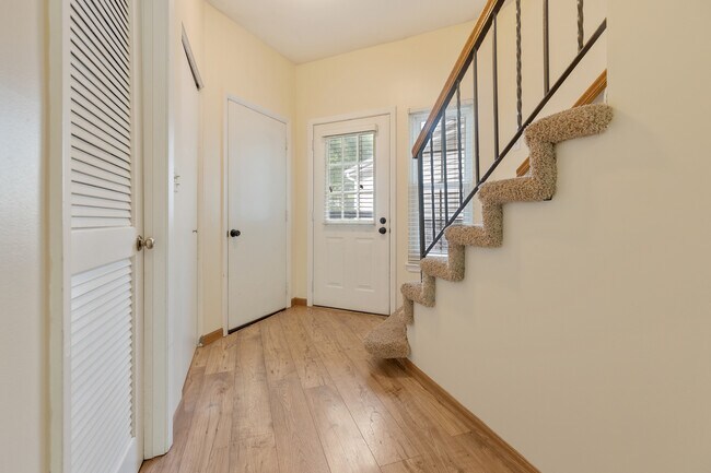 Building Photo - 1181 Regency Dr