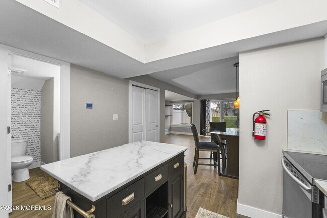 Foto del edificio - 83 Greenwood Dr