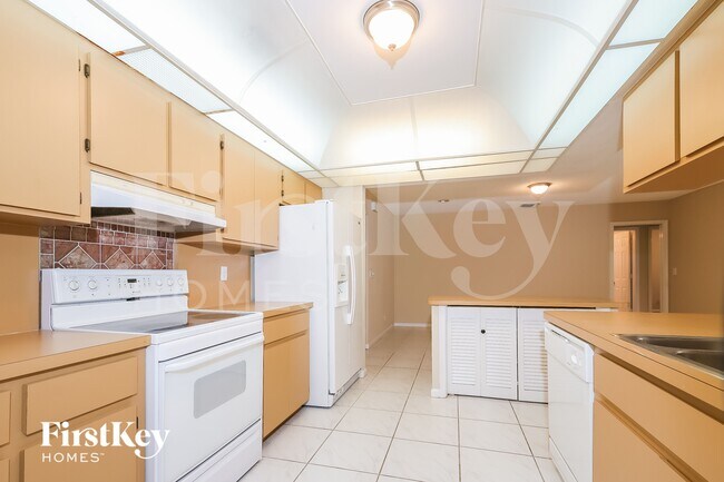 Building Photo - 13581 Columbine Ave