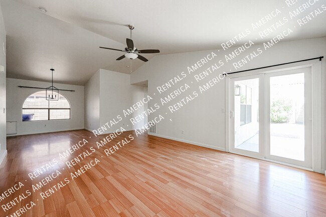 Building Photo - 568 E Sherri Dr
