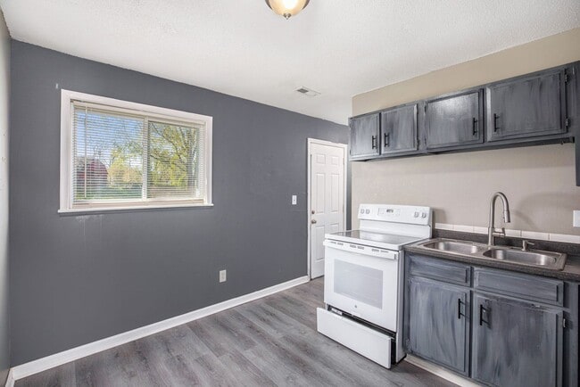 Building Photo - **COMING SOON** Beautiful 2-bedroom Duplex...