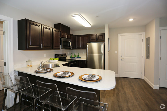 Fairfield Fieldstone At Farmingdale Apartments - Farmingdale, NY