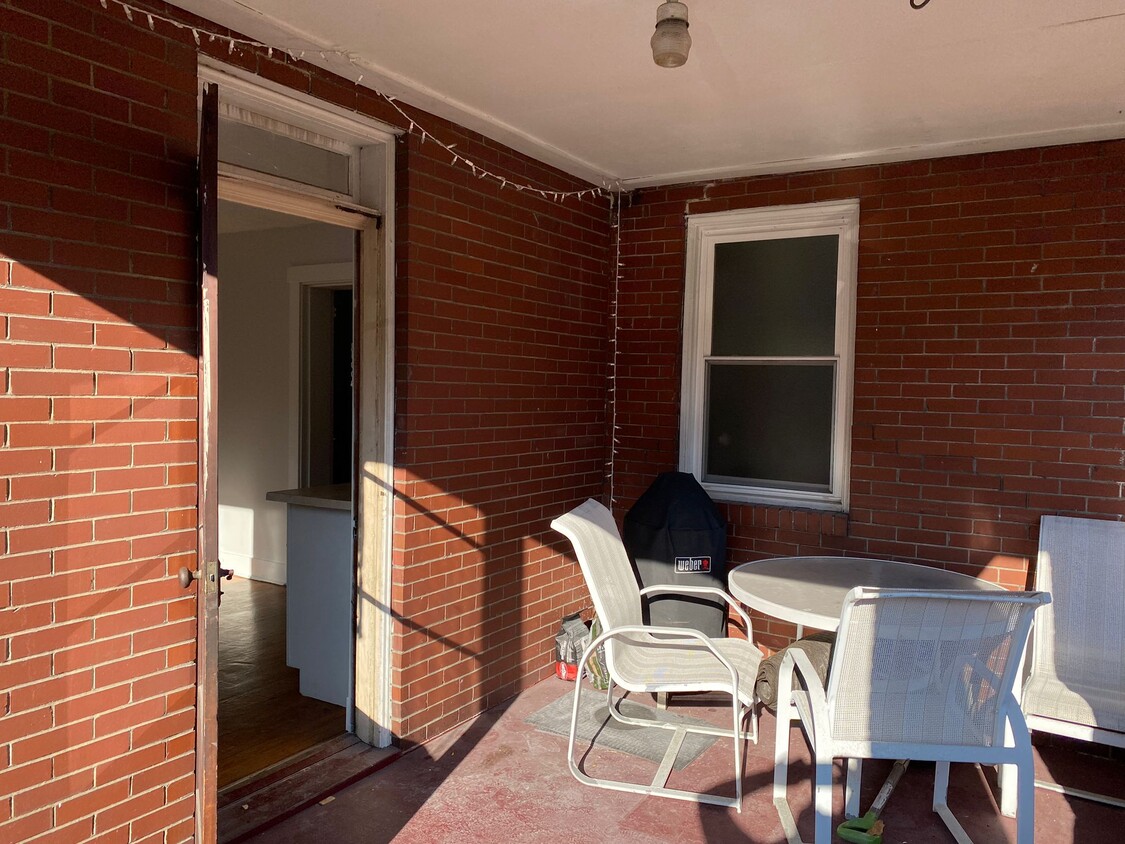 Balcony patio - 1507 Evergreen Rd