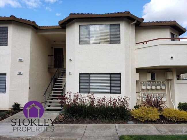 Foto del edificio - 5015 Valley Crest Dr