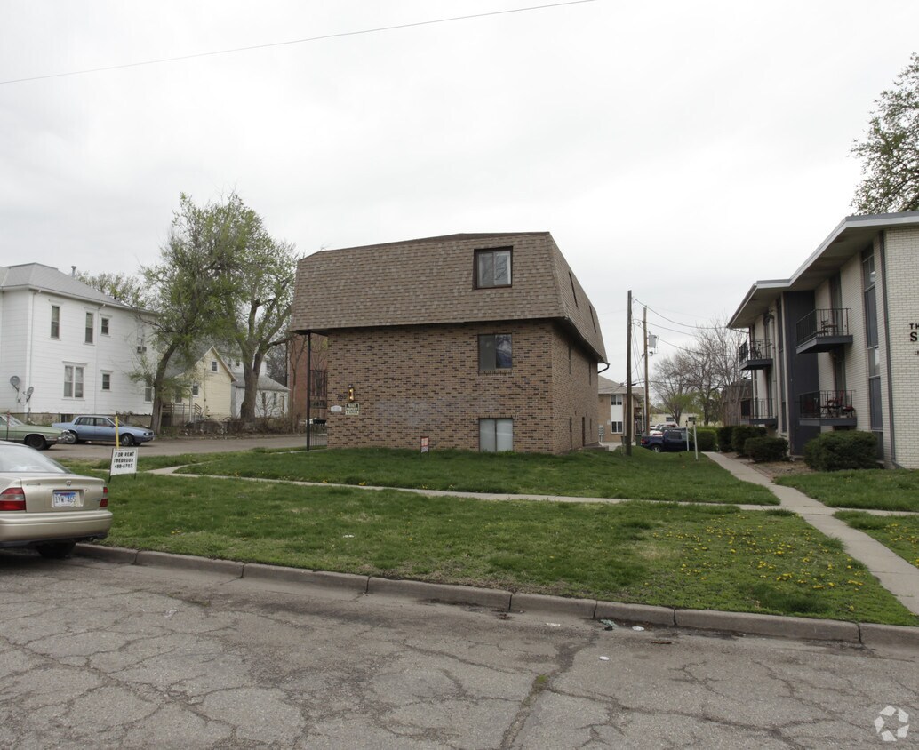 Building Photo - 1810 H St