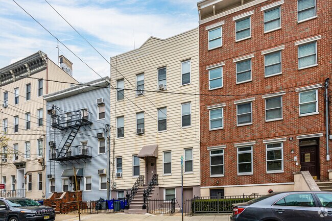Building Photo - 305 Monroe St