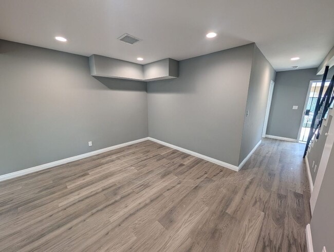 Building Photo - 1129 Cherry Ave