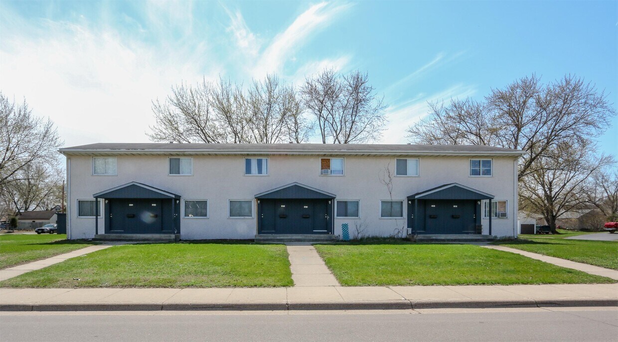 1032 2nd Ave E, Shakopee, MN 55379 Townhouse for Rent in Shakopee, MN