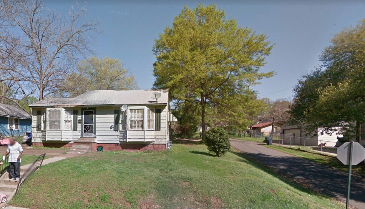 Building Photo - 3302 Darien St.