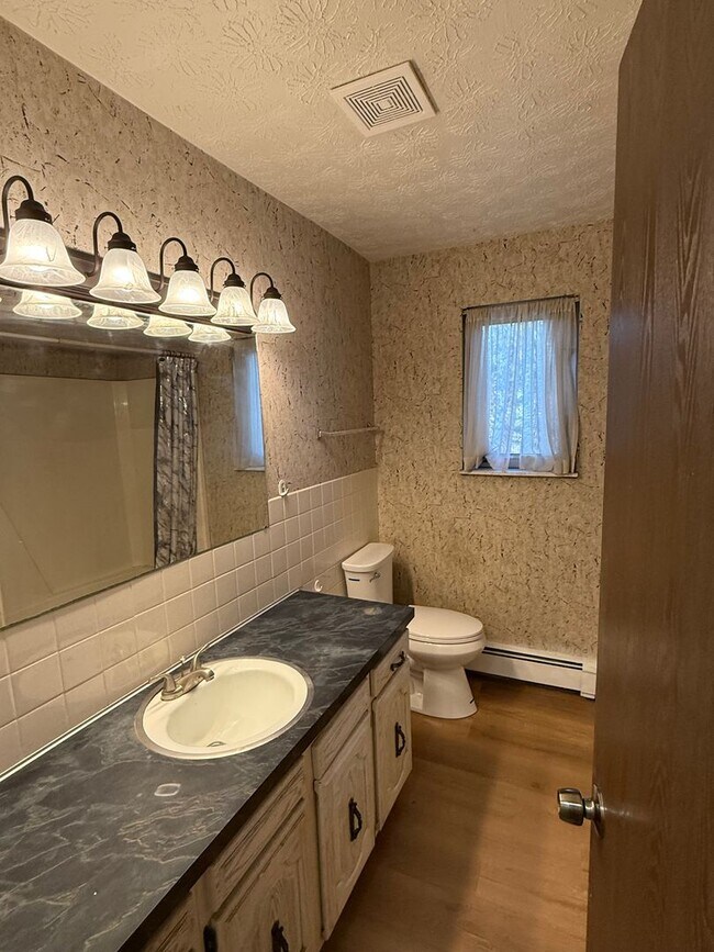 Foto del edificio - Remodeled, Canfield  2 Bedroom Apartment f...