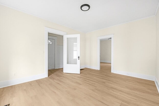 Building Photo - 3 bedroom house in Kendallville! CHRISTMAS...