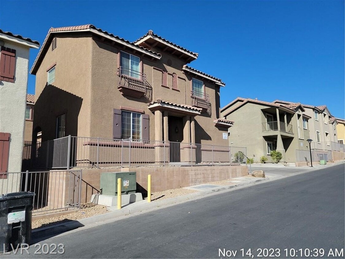 Primary Photo - NW IN GATED COMMUNITY--BED & FULL BATH DOW...