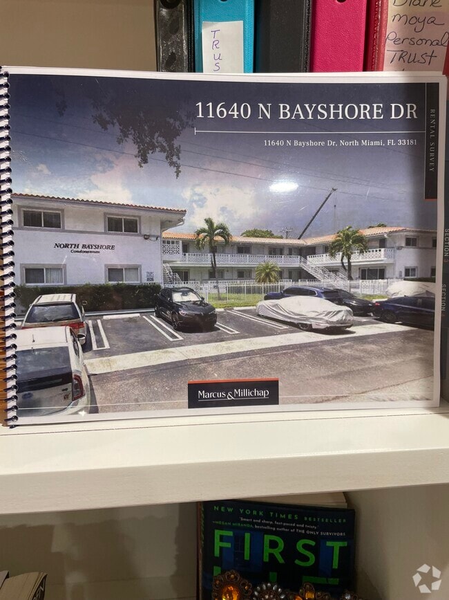 Building Photo - 11630-11640 N Bayshore Dr