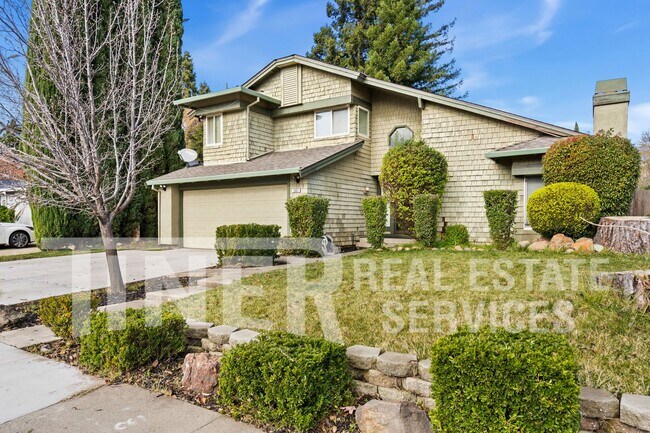 Building Photo - Experience the Perfect Blend of Comfort an...