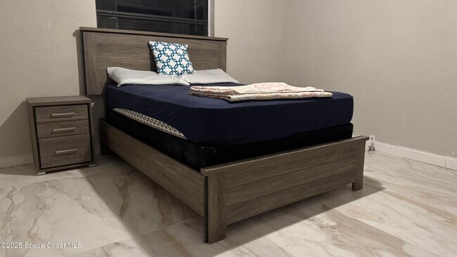 Foto del edificio - 496 Poinciana Dr