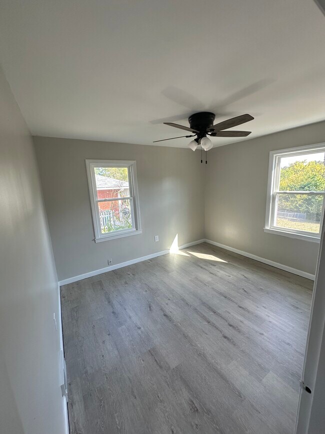 Building Photo - 617 Westridge Dr