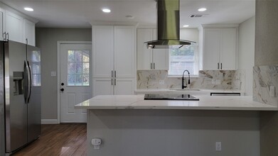 Building Photo - 2200 Joe Rushing Ln