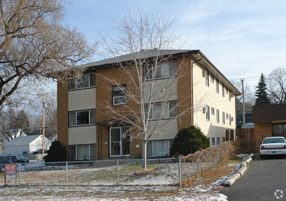 Building Photo - 5025 University Ave NE