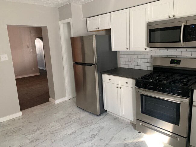 Foto del edificio - 2 bedroom 1 bath with laundry