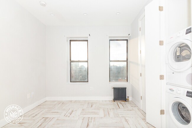 Building Photo - 75 Varet St