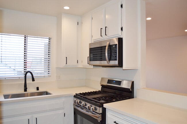 Foto del edificio - 800 Orange Grove Ave
