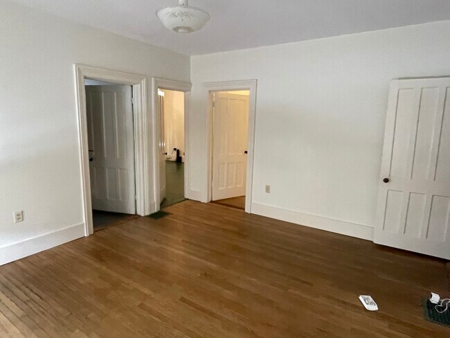 Unidad 1 LR - 24 Leatherstocking St