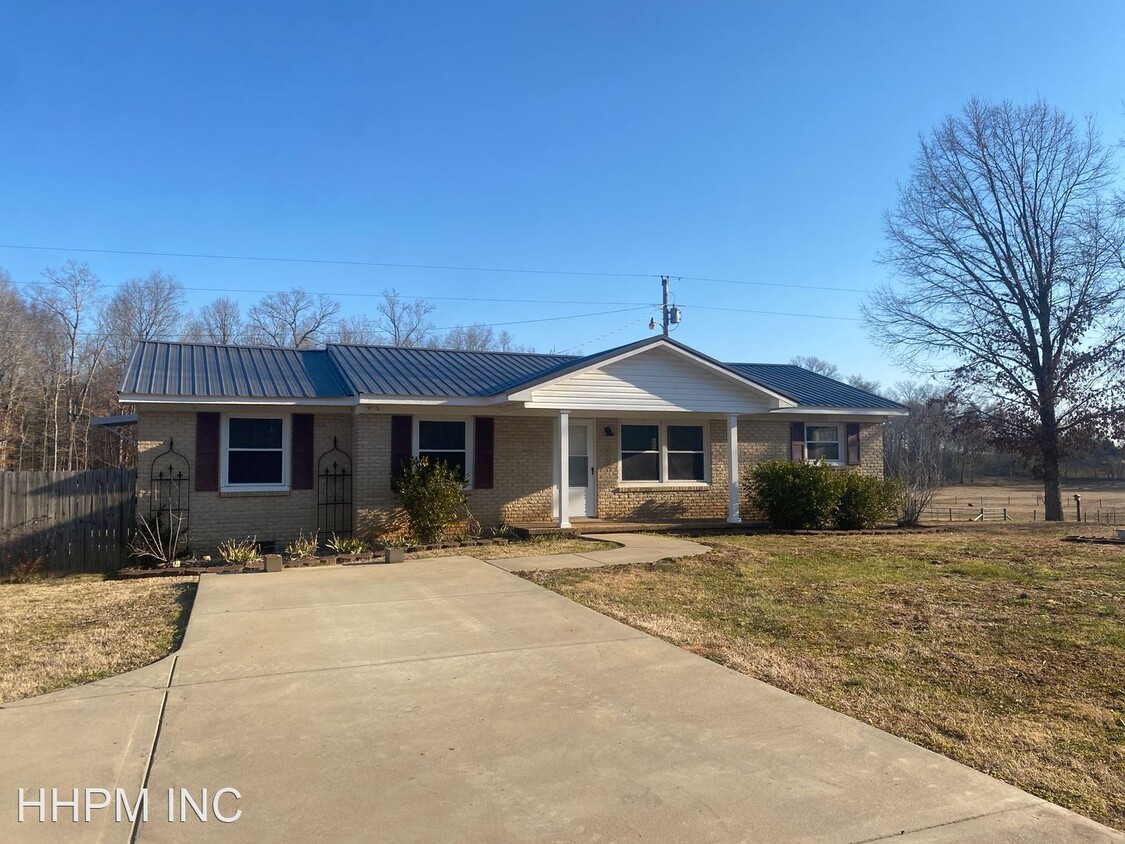 Primary Photo - 3 br, 1.5 bath House - 1413 Co Rd 92