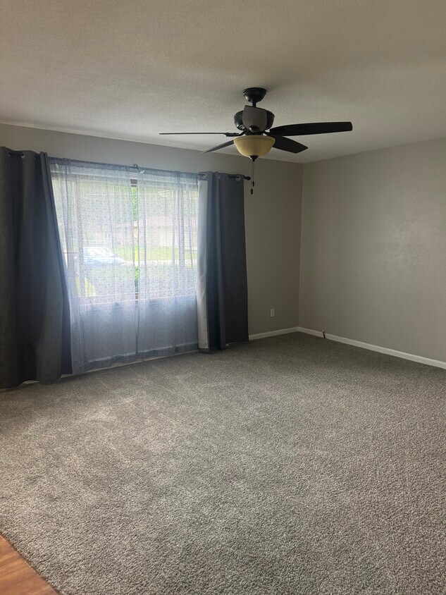 Foto del edificio - 1054 Birchwood Dr