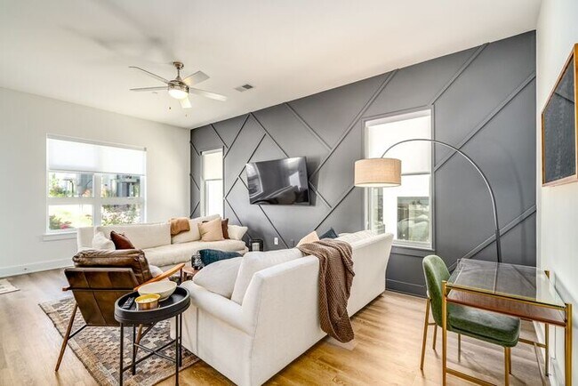 Building Photo - Fully Furnished near Soccer stadium