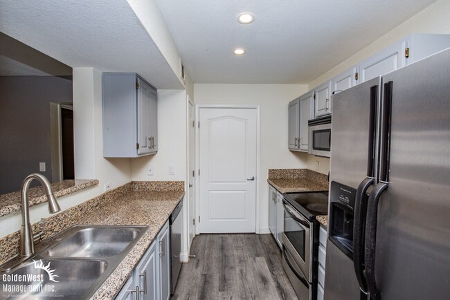 Foto del edificio - Stylish & Updated 1Bdm 1Ba Condo in Gated Community.