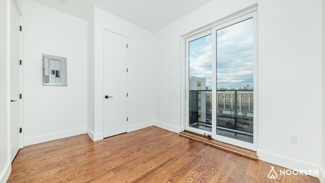 Foto del edificio - 901 Dekalb Ave