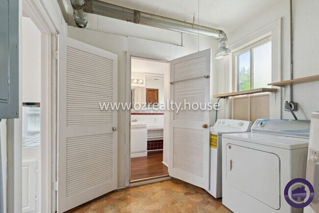 Foto del edificio - 1453 Prouty Ave
