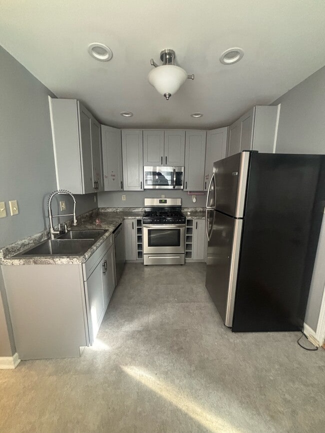 Foto del edificio - 1023 N Court St