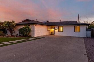 Building Photo - 8335 E Weldon Ave