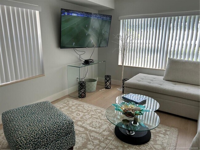 Building Photo - 2807 SW Lakemont Pl