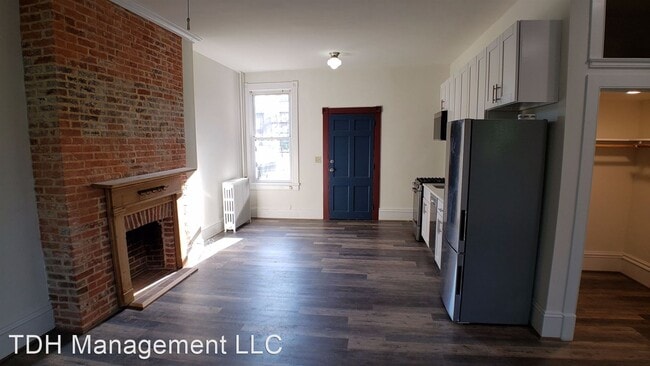 Building Photo - 130-132 S Patterson Park Ave