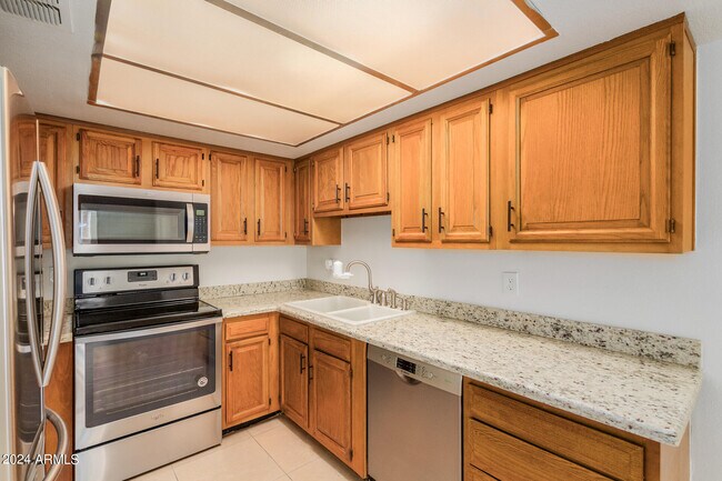 Foto del edificio - 7950 E Camelback Rd