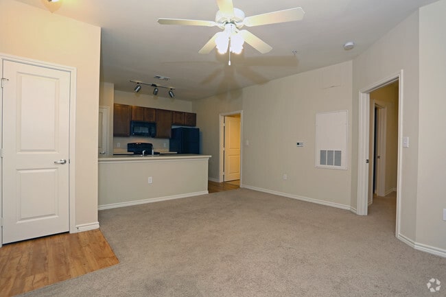 Living Area - RETREAT AT NORTH BLUFF