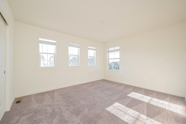Foto del edificio - 5-Bed Castle Pines Retreat with Modern Ele...