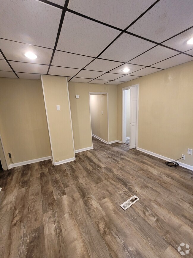 Building Photo - 69 College Ave