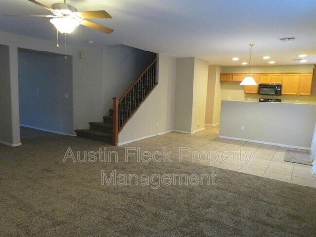 Building Photo - 1139 E Lowell Ave